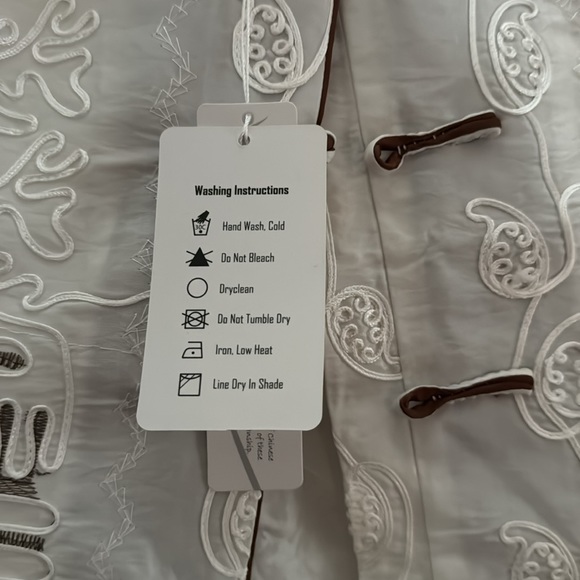 Brown and White Asian-Inspired Blouse - Picture 3 of 4